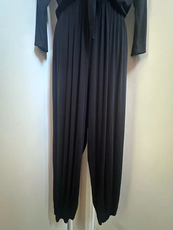 Jolie Black V-Neck Tie-Front Jumpsuit - Picture 7 of 9